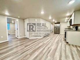 700 W Myrtle St #B - Photo 1 of 1