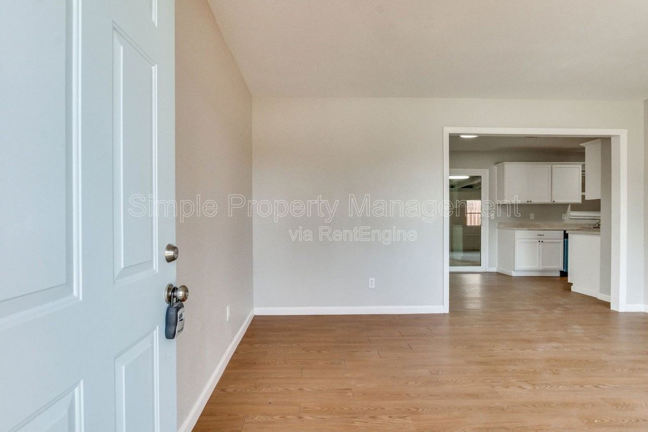 813 South Midwest Boulevard - Photo 3 of 34