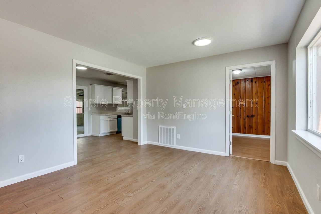 813 South Midwest Boulevard - Photo 5 of 34