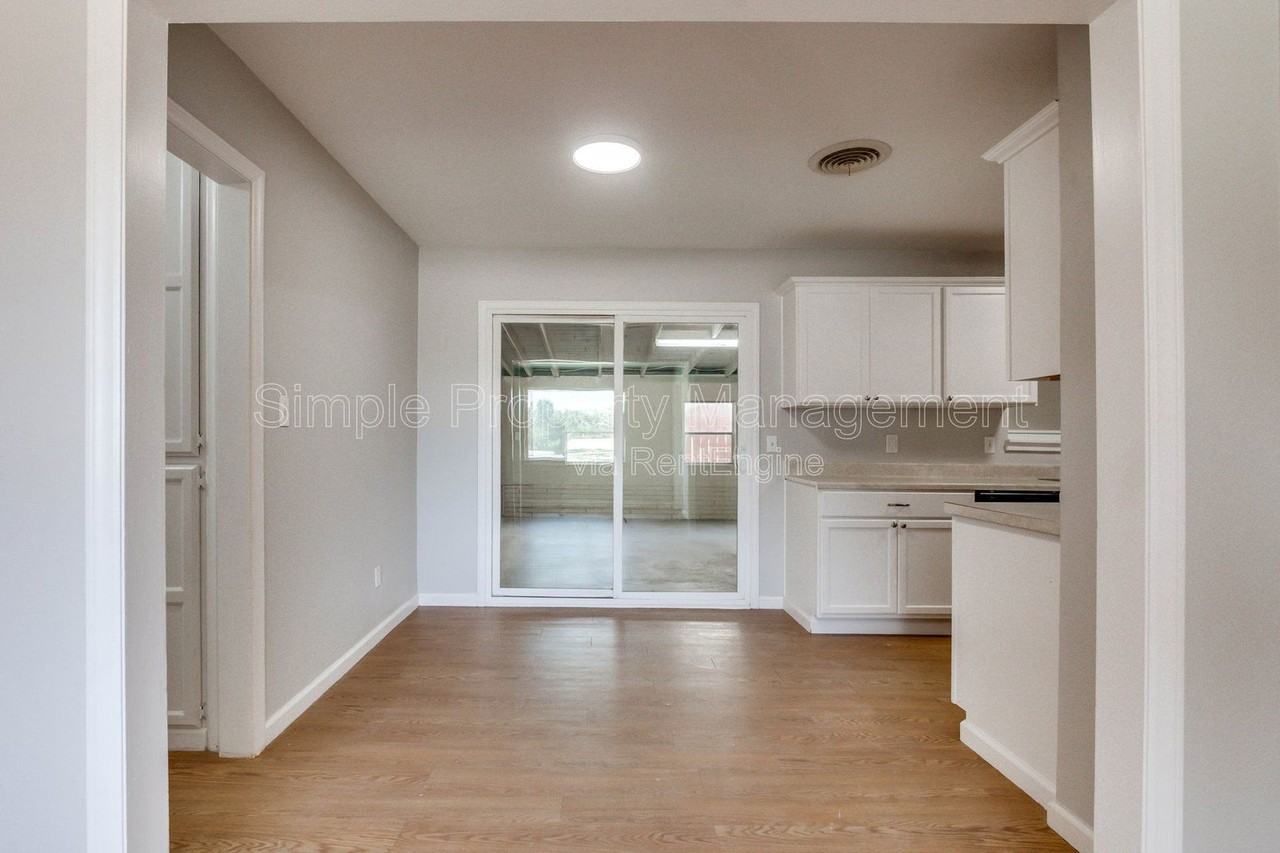 813 South Midwest Boulevard - Photo 7 of 34