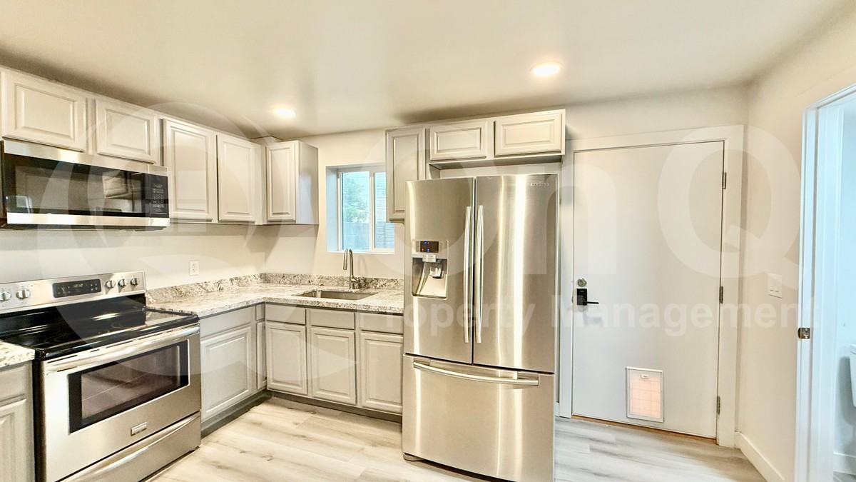 6108 West Townley Avenue - Photo 3 of 14