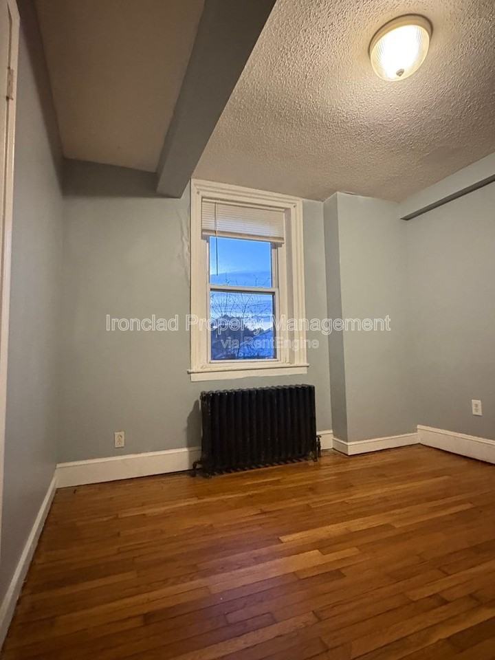 449 Newfield St #4 - Photo 7 of 11