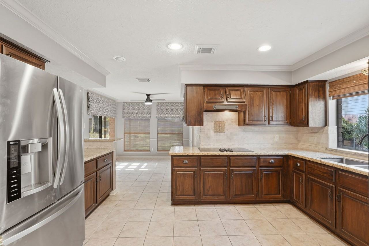 3823 Village Oaks Drive - Photo 6 of 25