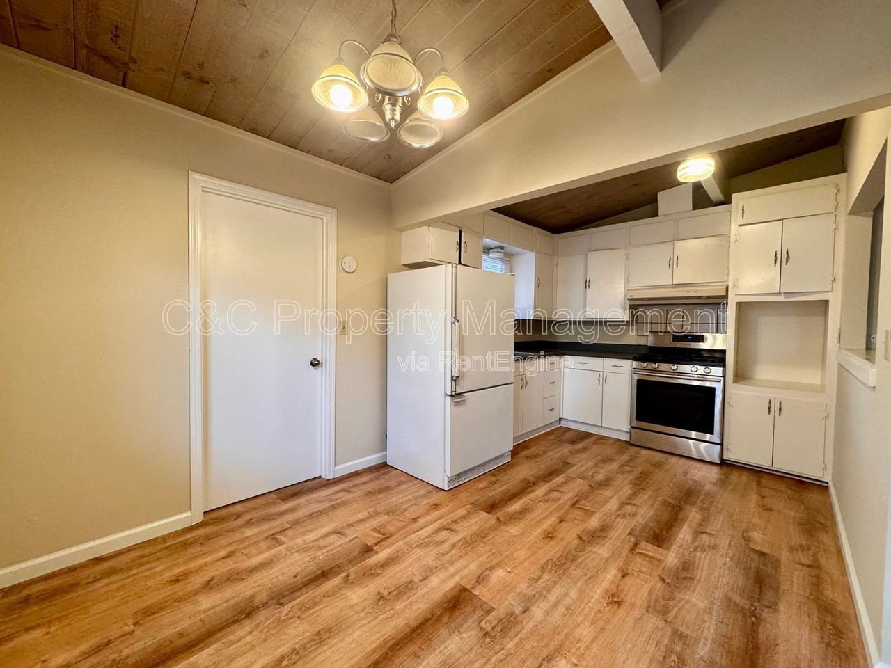 3055 Redwood Dr - Photo 3 of 14