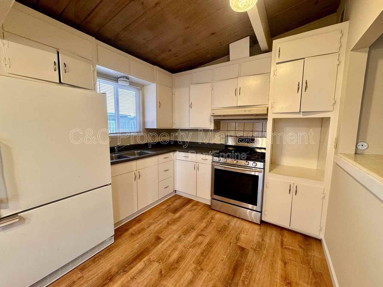 3055 Redwood Dr - Photo 4 of 14