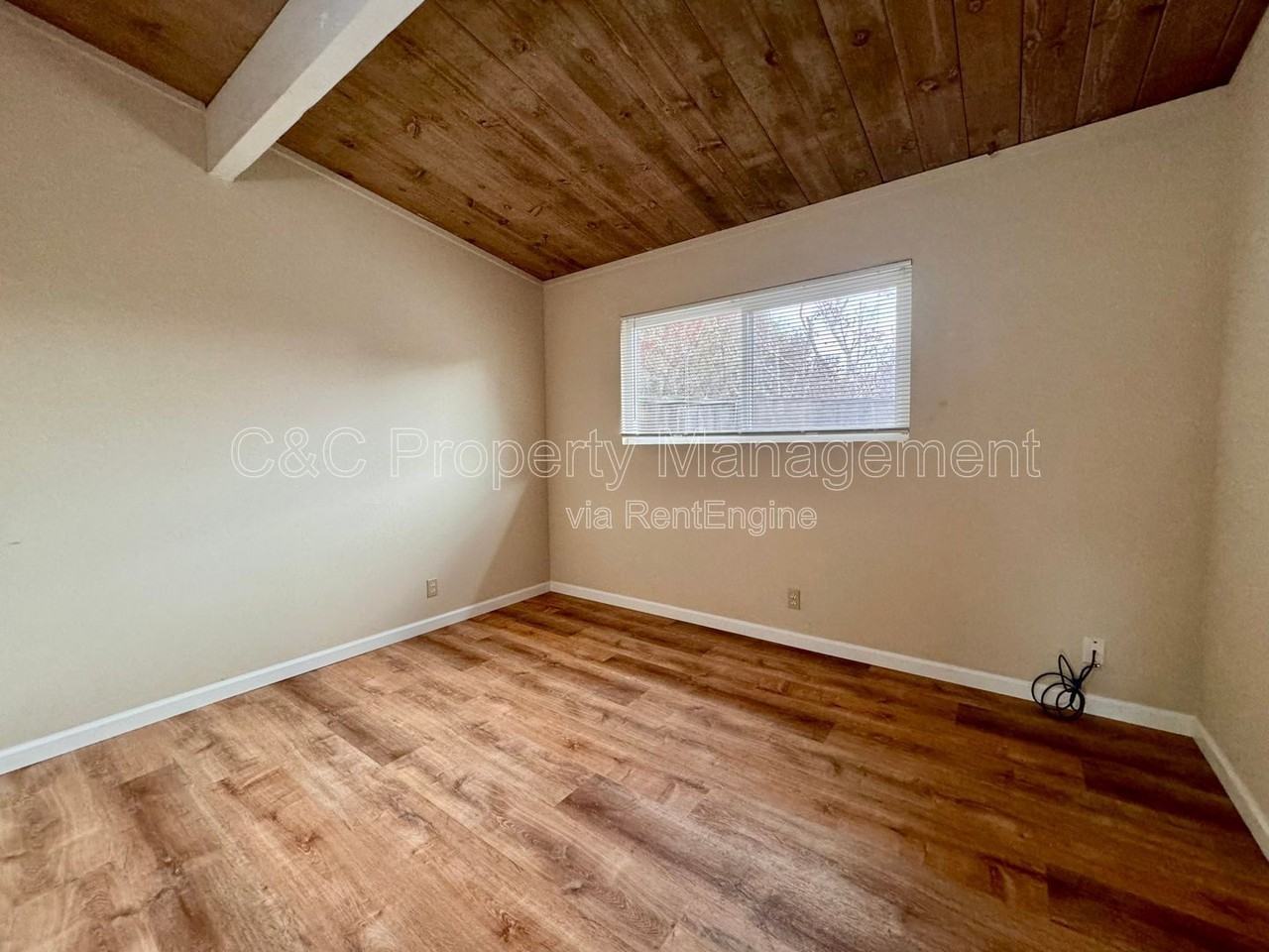 3055 Redwood Dr - Photo 5 of 14