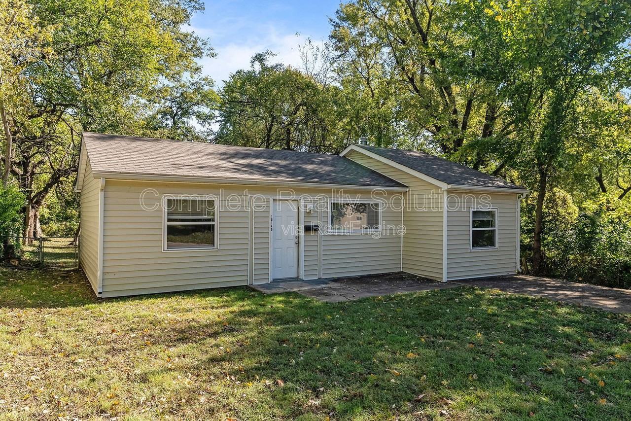 10140 Earl Dr - Photo 3 of 23