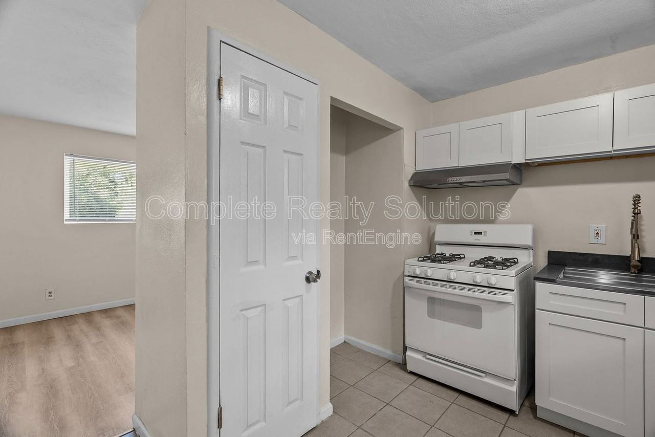 10140 Earl Dr - Photo 6 of 23