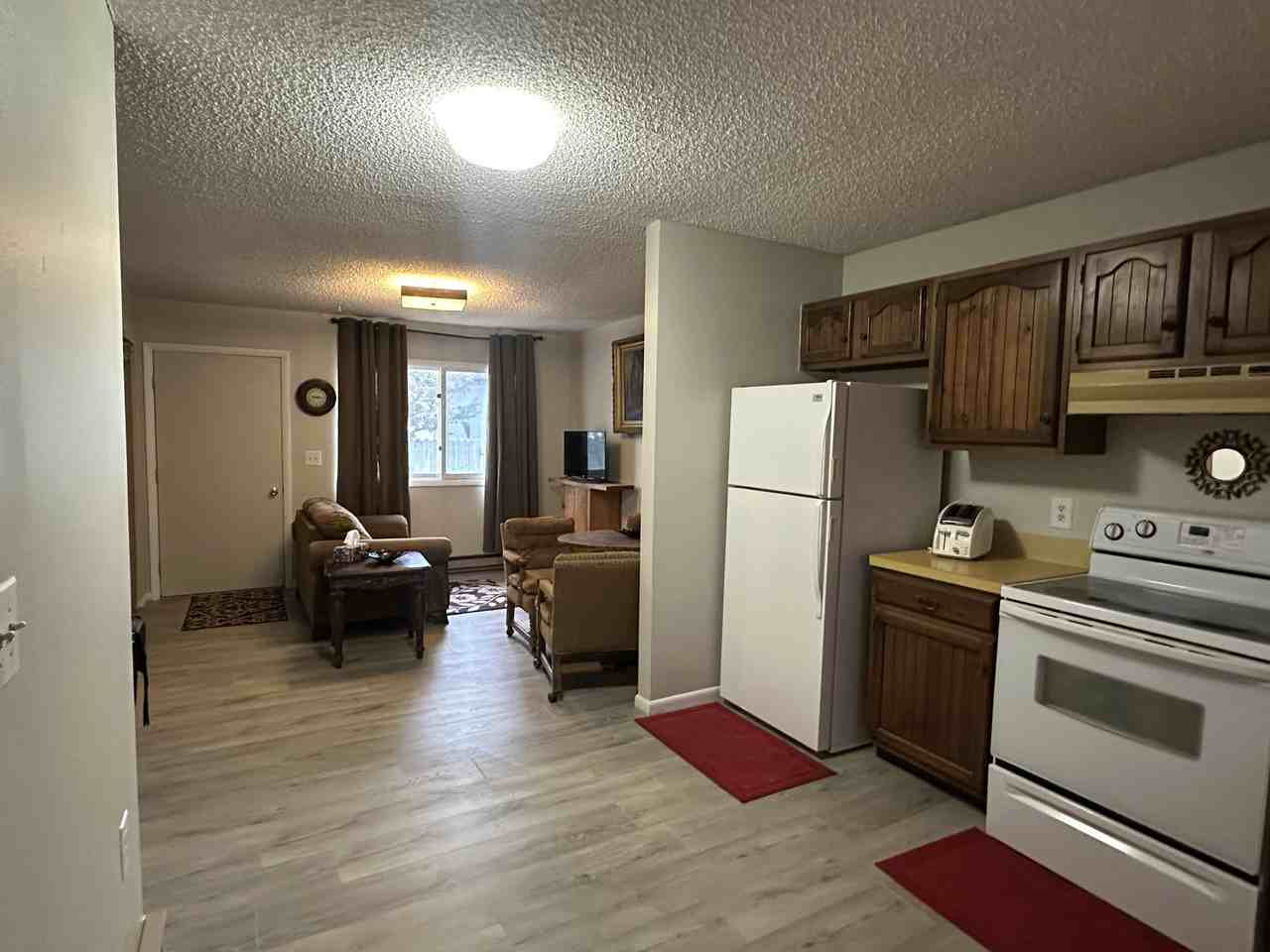 414 1st St #B - Photo 5 of 10