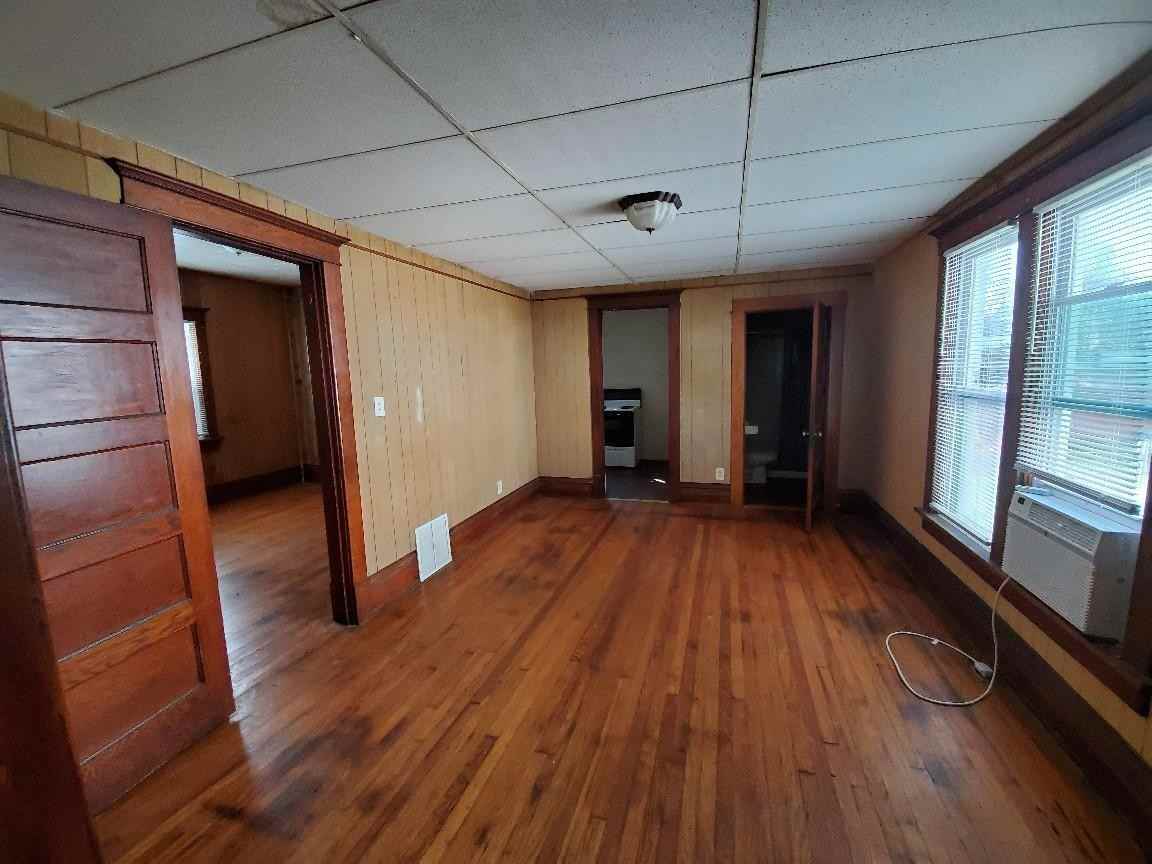 222 Locust St - Photo 2 of 7