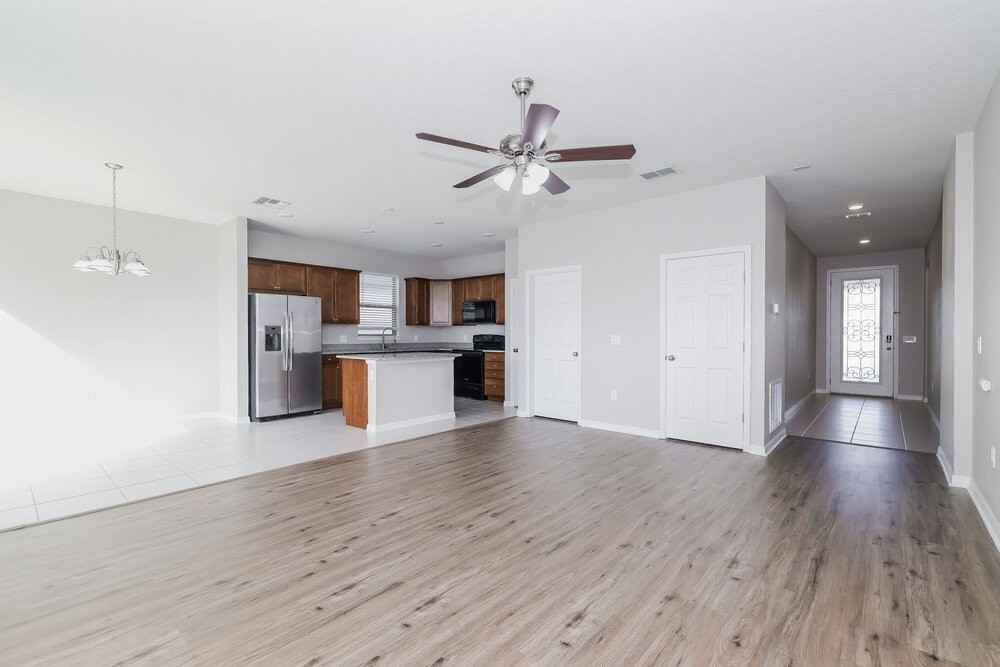 1733 Caymen Cove Circle - Photo 4 of 16