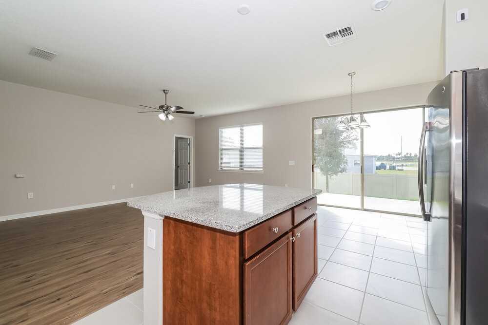 1733 Caymen Cove Circle - Photo 6 of 16