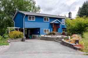 featured image of 9756 Crown Cres