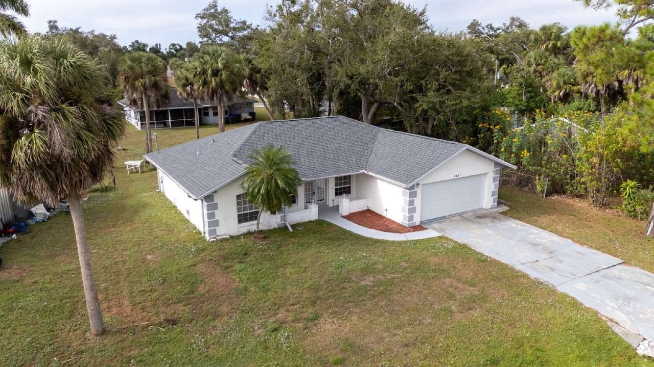 4021 Corvette Ln - Photo 6 of 43