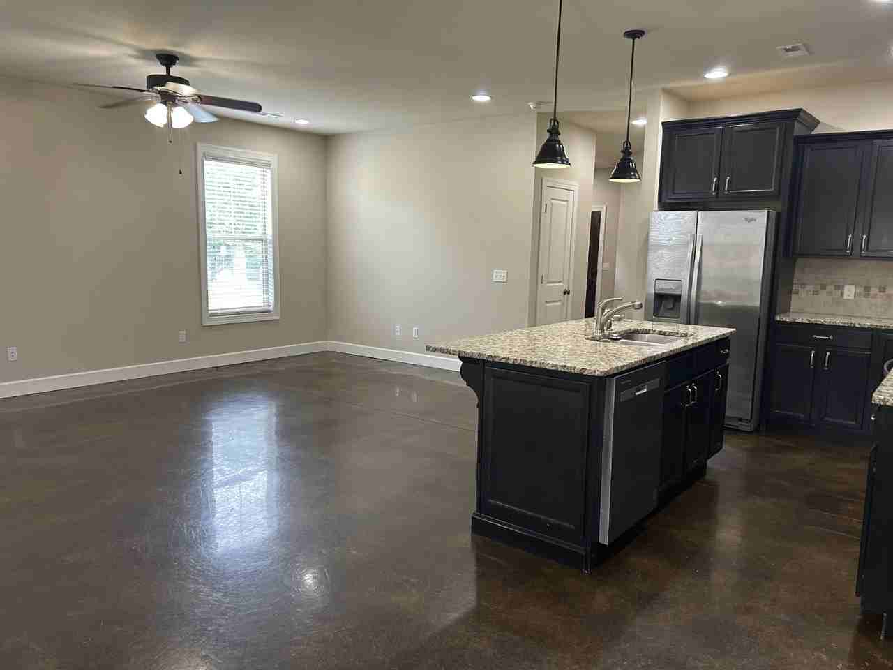 679 Cooper Sq - Photo 2 of 31