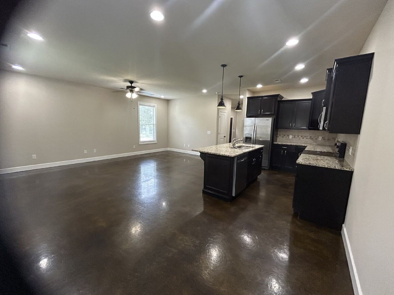 679 Cooper Sq - Photo 3 of 31