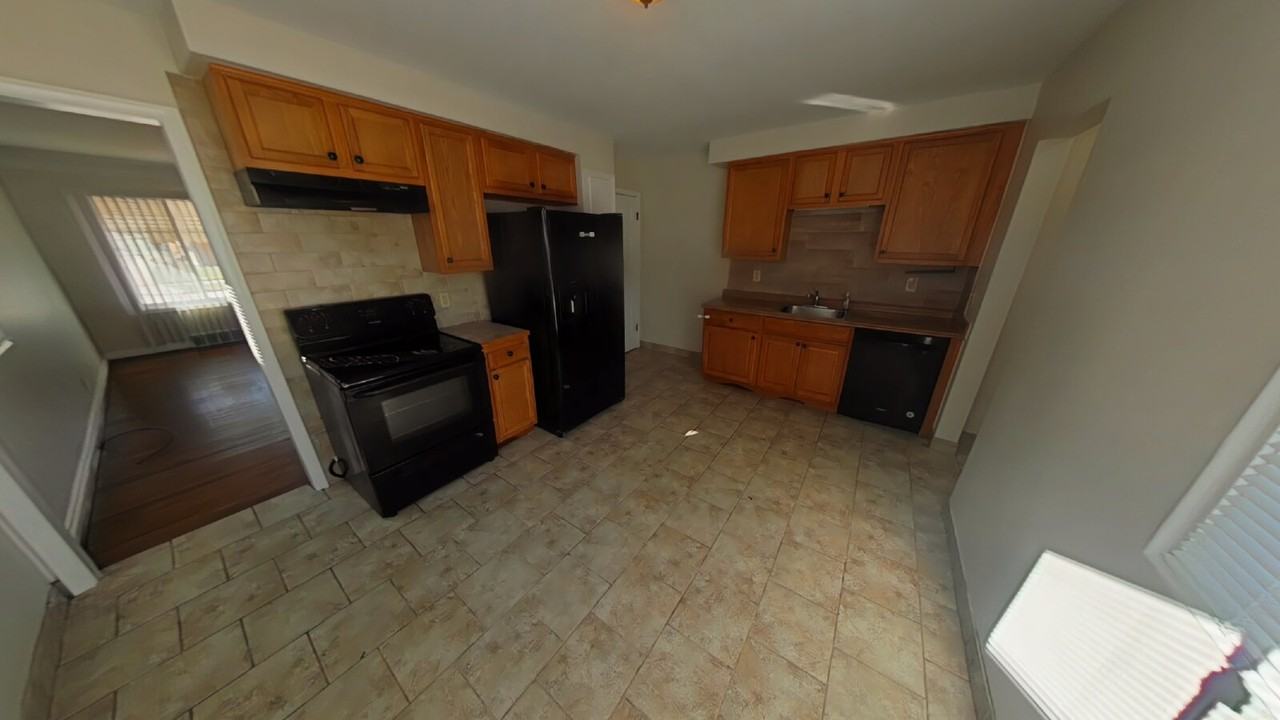 26200 Pinehurst Street - Photo 3 of 9