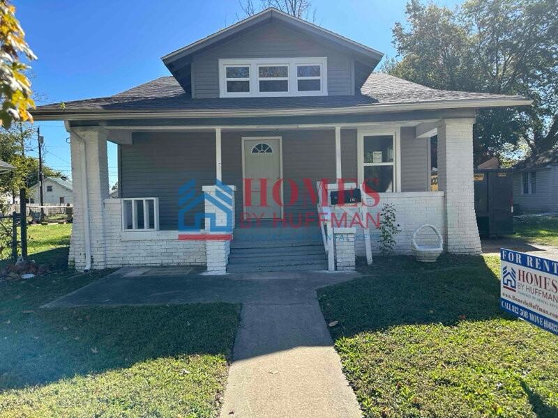 707 Jackson Avenue - Photo 2 of 19