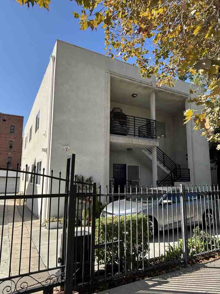 705 South Gramercy Place - Photo 2 of 12