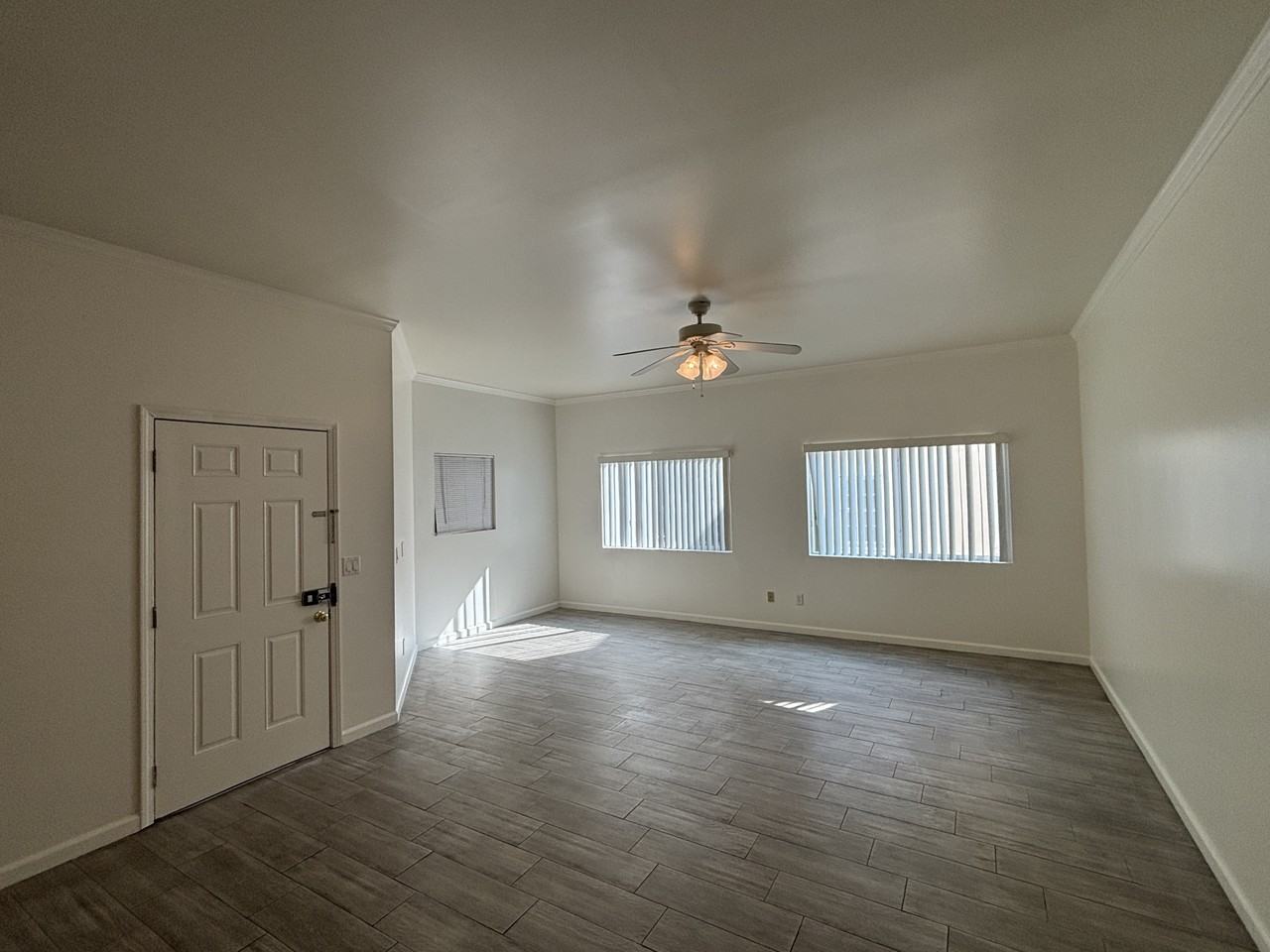 705 South Gramercy Place - Photo 3 of 12