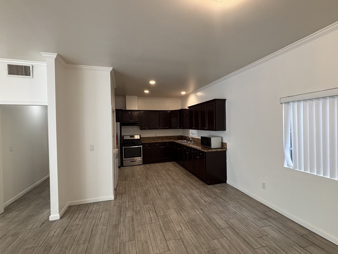 705 South Gramercy Place - Photo 5 of 12