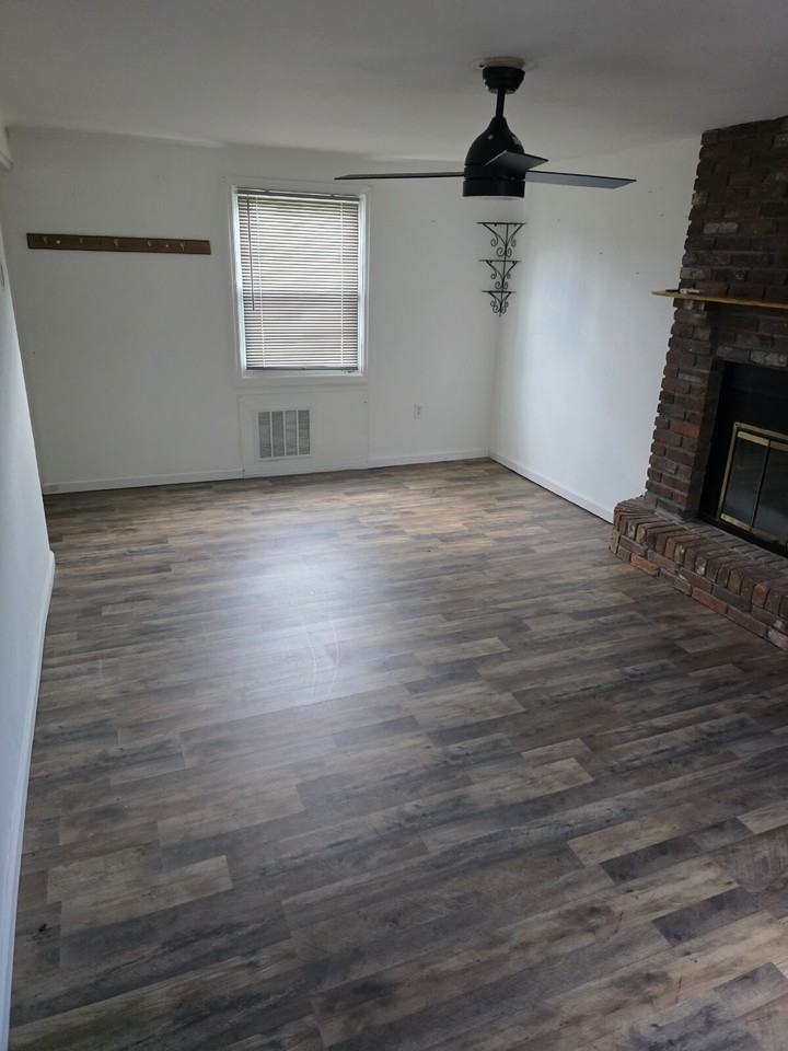 549 Thompson Ave - Photo 3 of 12