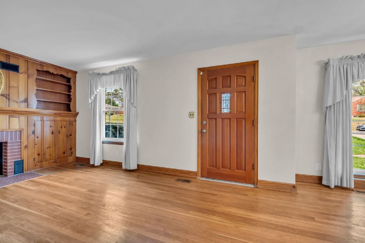 2416 Pafford Dr - Photo 5 of 33