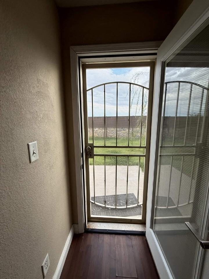 14036 Volcanic Rock Dr - Photo 3 of 28