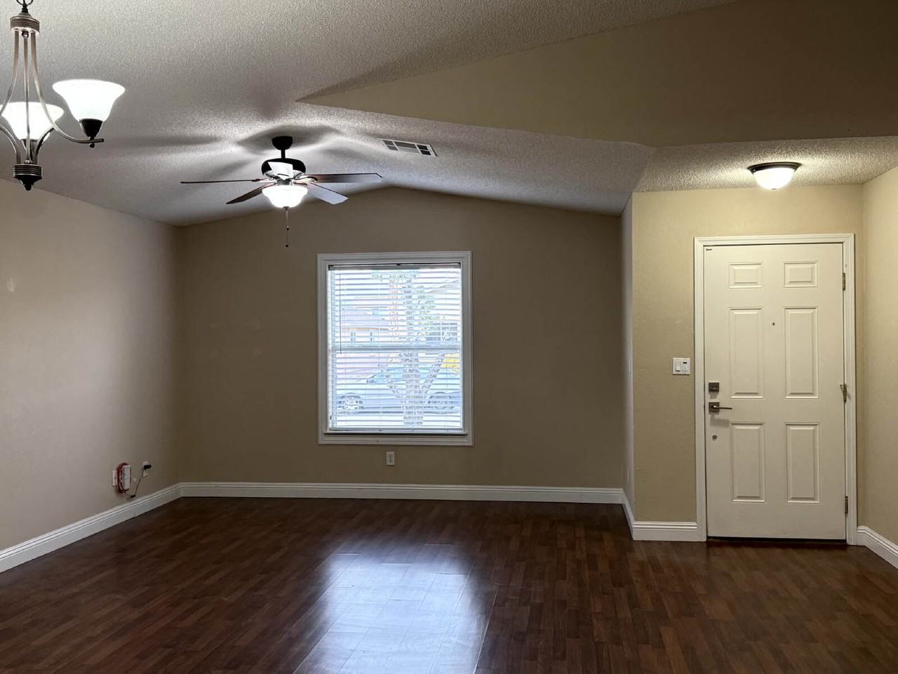 14036 Volcanic Rock Dr - Photo 4 of 28