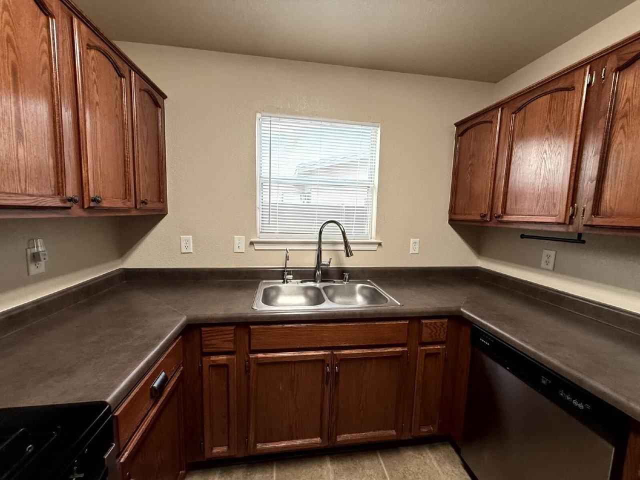 14036 Volcanic Rock Dr - Photo 7 of 28