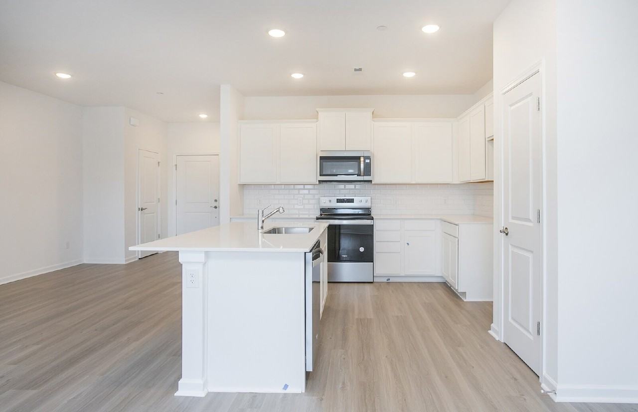 7110 Mapleside Ln - Photo 4 of 49