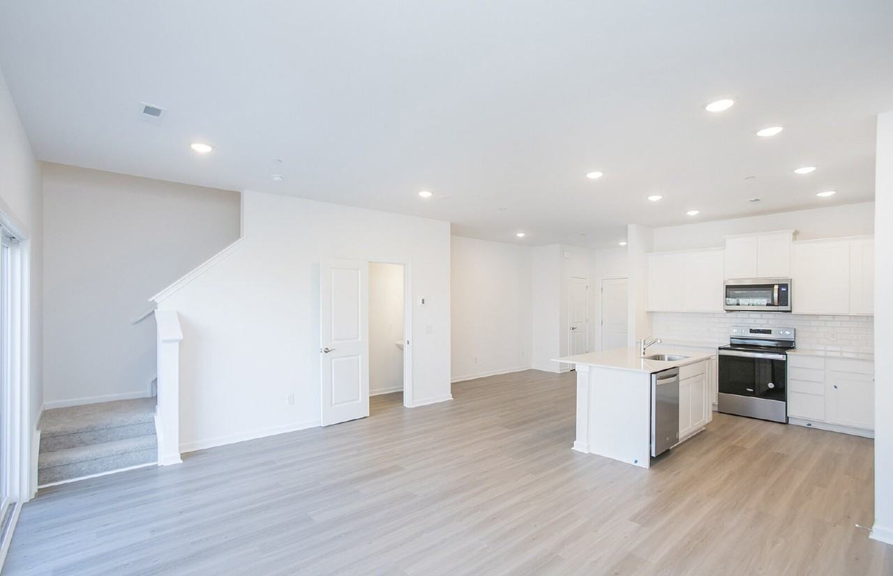 7110 Mapleside Ln - Photo 6 of 49