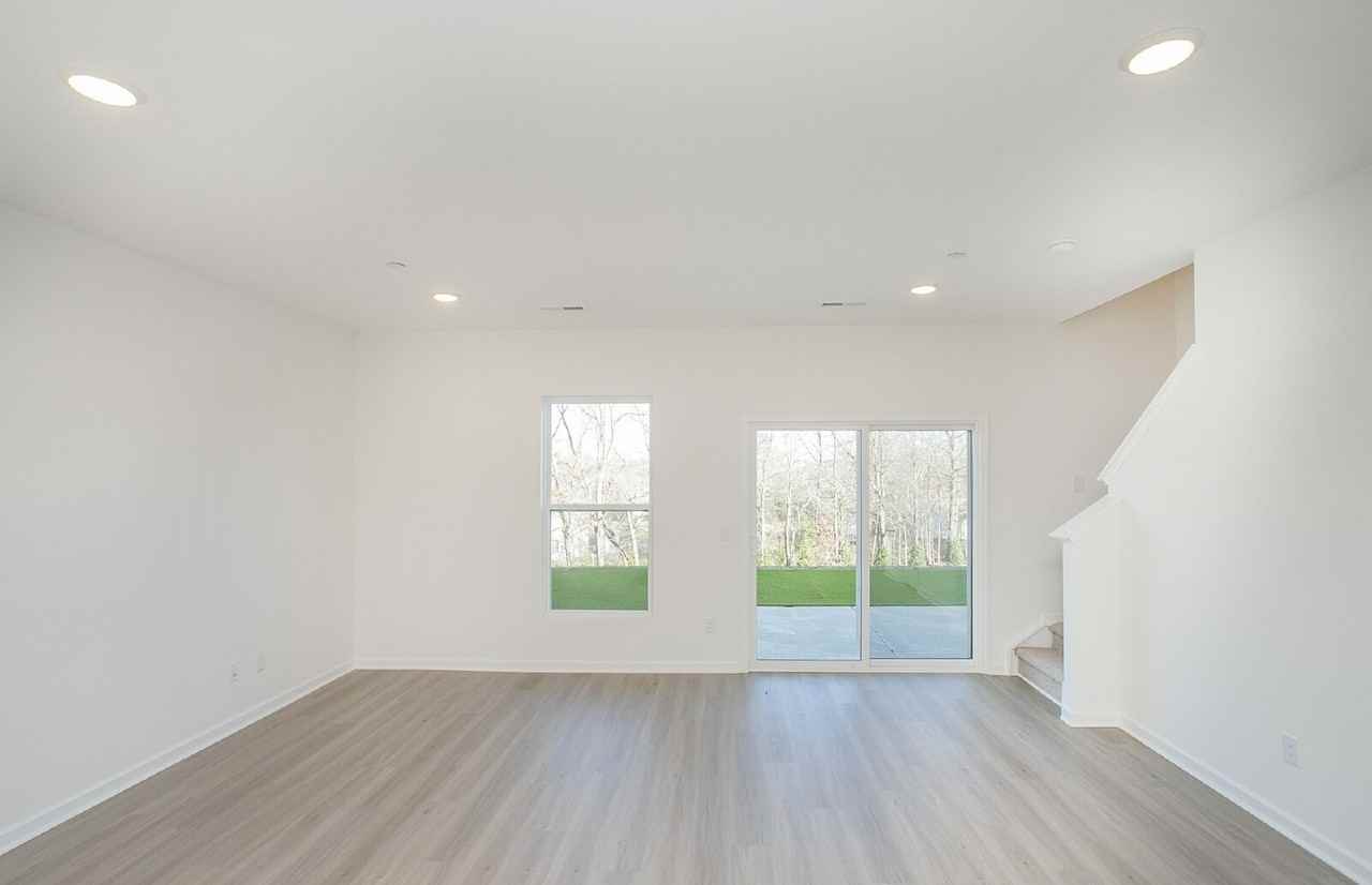 7110 Mapleside Ln - Photo 7 of 49