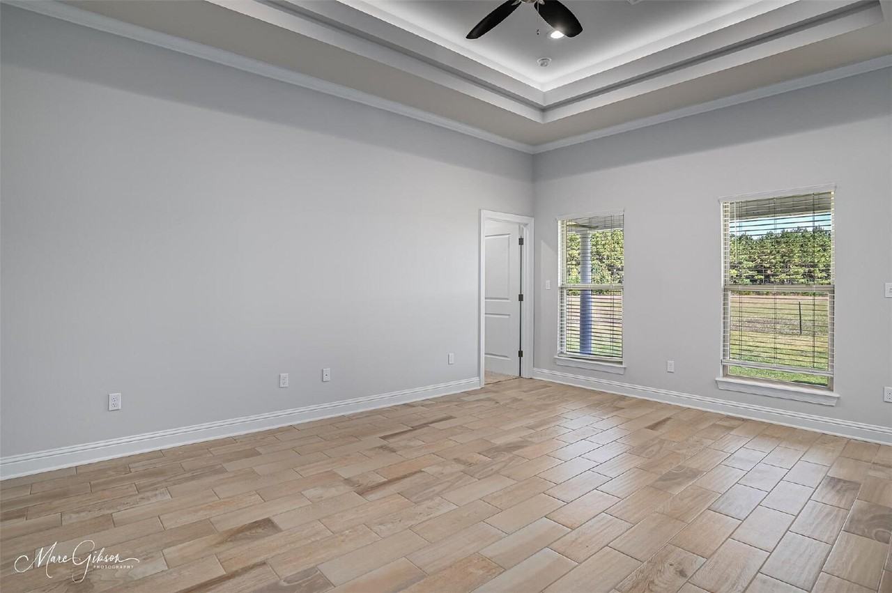 260 Sedgewick Ave - Photo 2 of 17