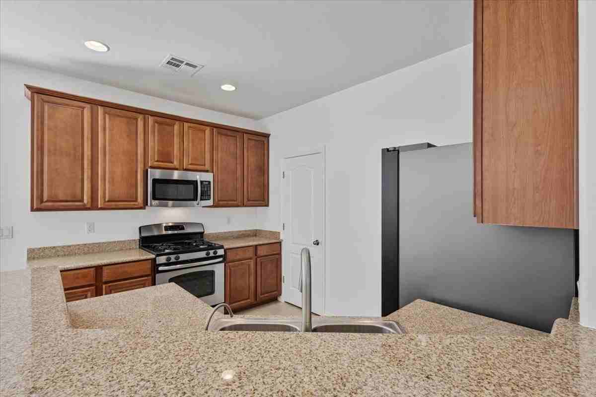 1021 Valley Light Ave - Photo 6 of 35