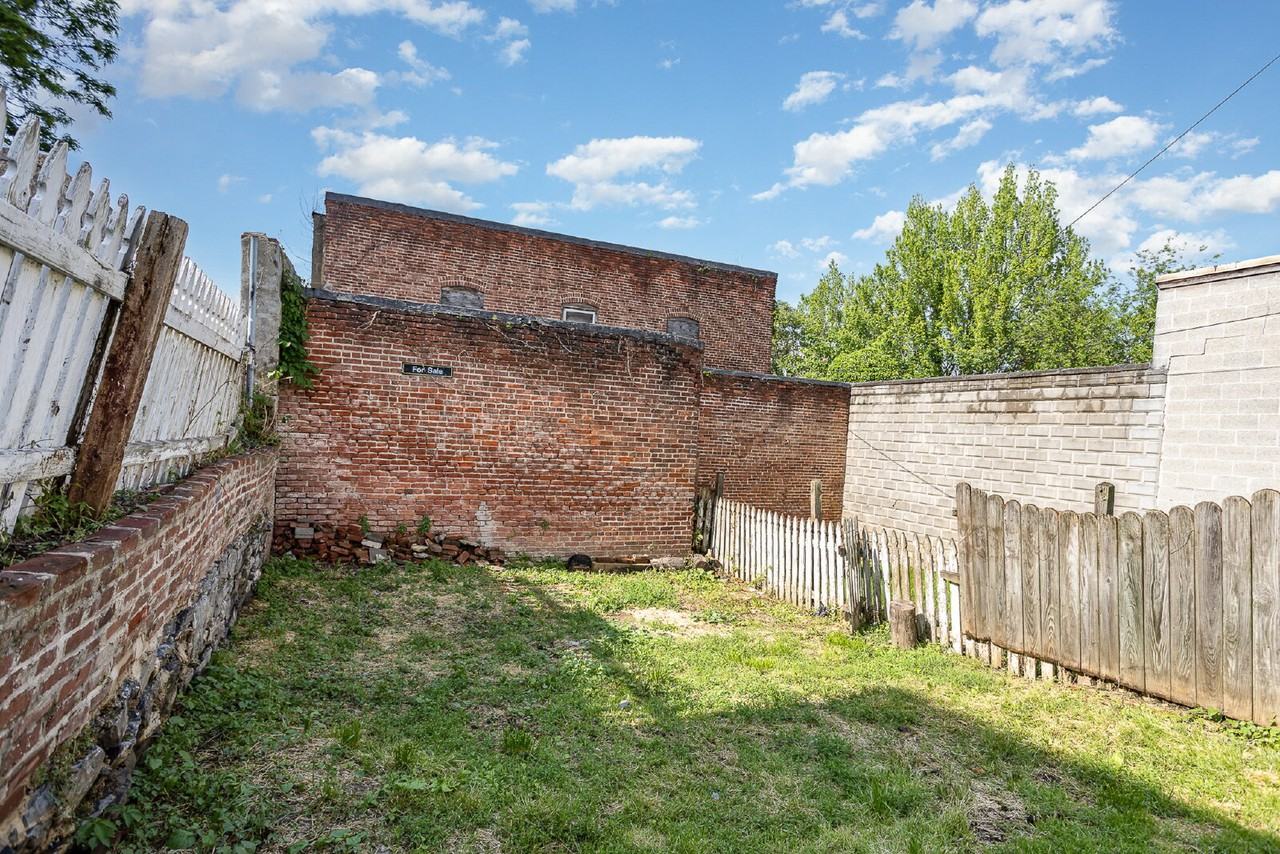 321 W Mifflin St - Photo 3 of 27