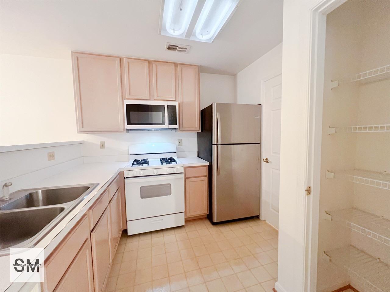 6702 Lake Park Dr #103 - Photo 4 of 22