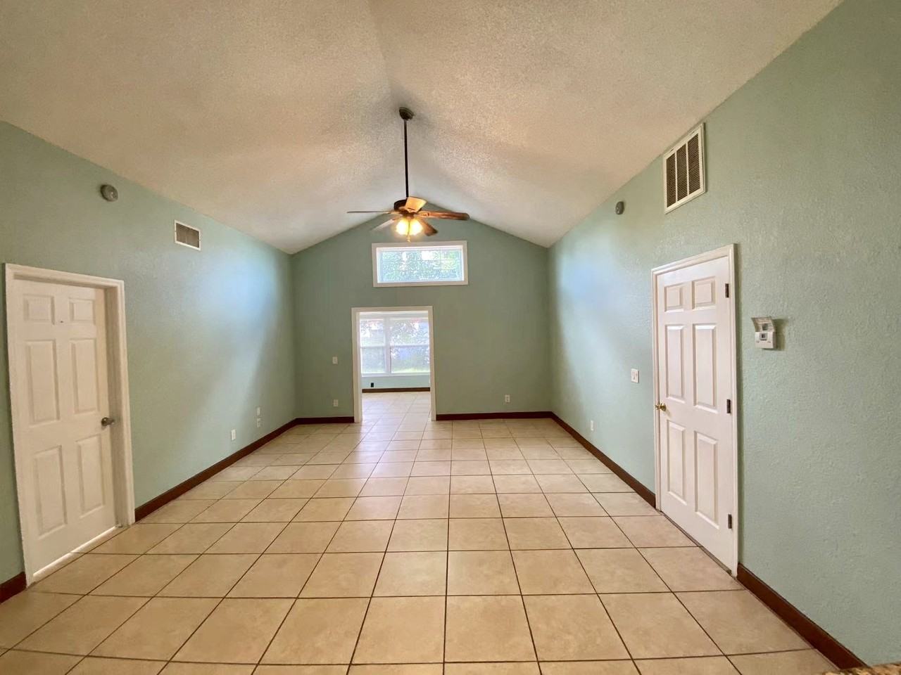 135 Coralwood Cir #1 - Photo 7 of 10