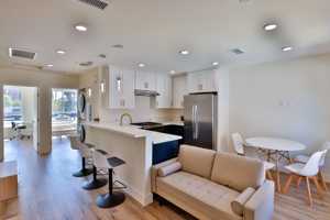 featured image of 1118 W 37th Dr