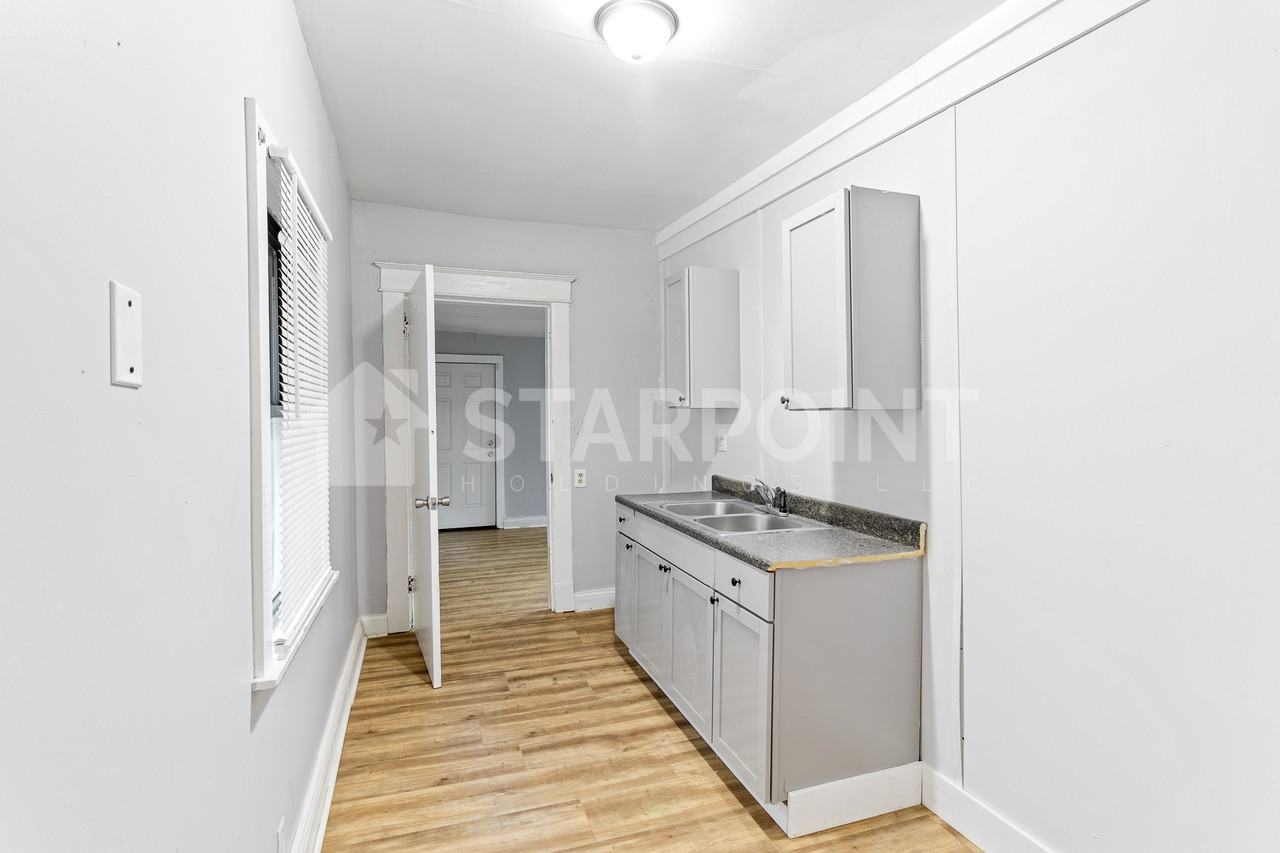 3028 W Kentucky St - Photo 3 of 26