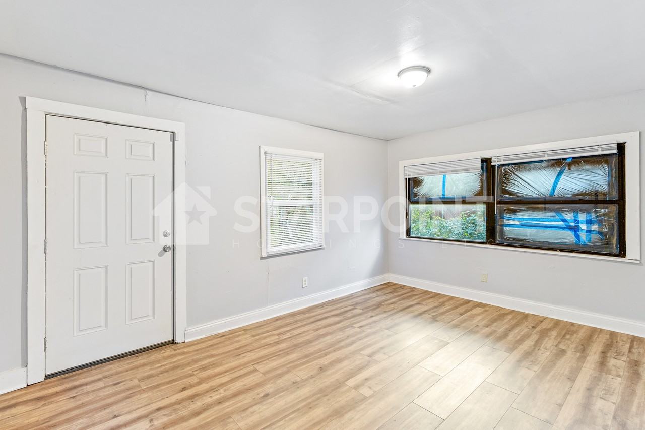 3028 W Kentucky St - Photo 2 of 26