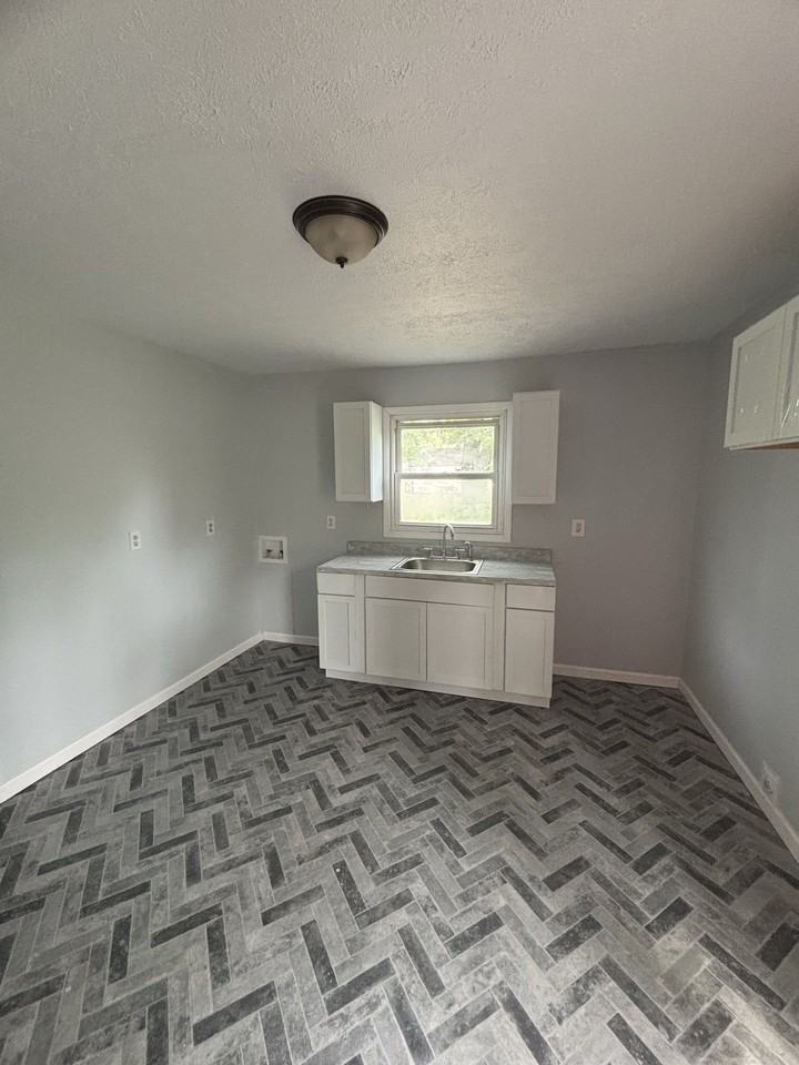 1930 S Helfrich Ave #1 - Photo 6 of 10