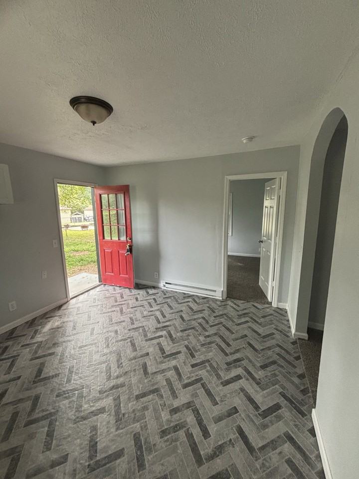 1930 S Helfrich Ave #1 - Photo 4 of 10