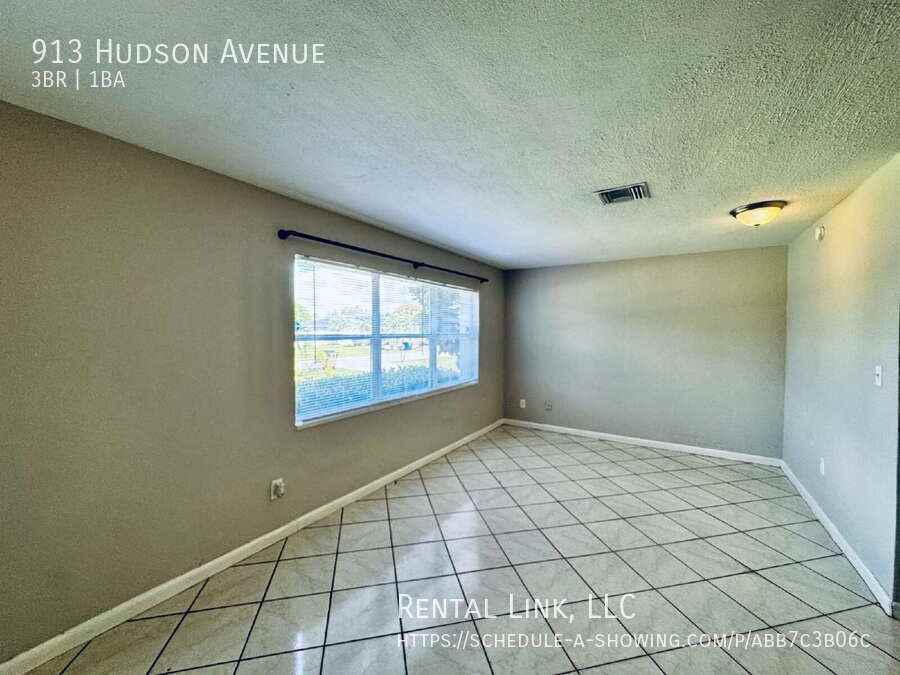 913 Hudson Ave - Photo 2 of 35