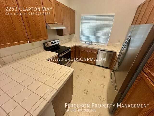 2253 Clapton Way - Photo 3 of 14