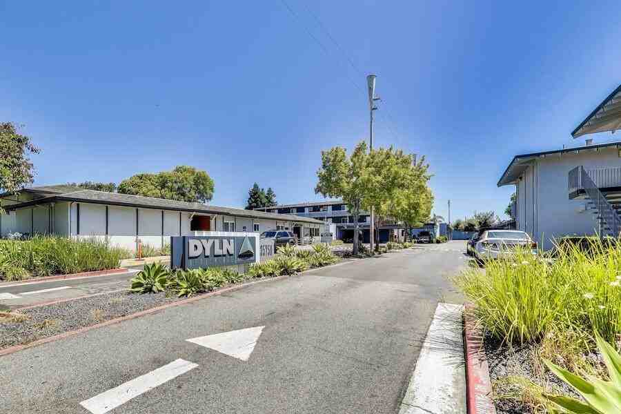 Dyln Apartments - Photo 4 of 50