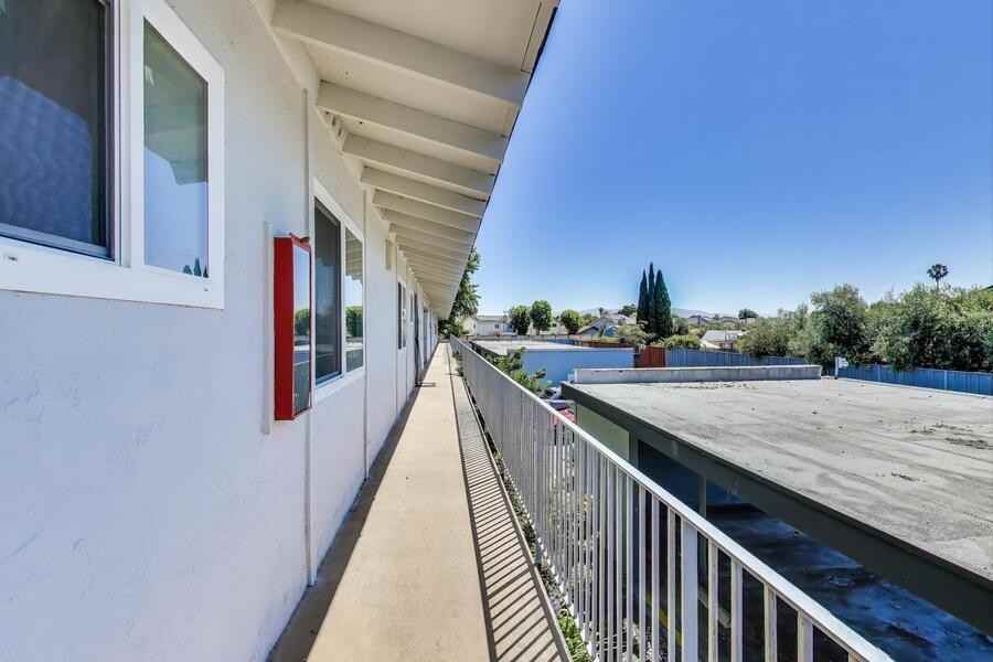 Dyln Apartments - Photo 6 of 50