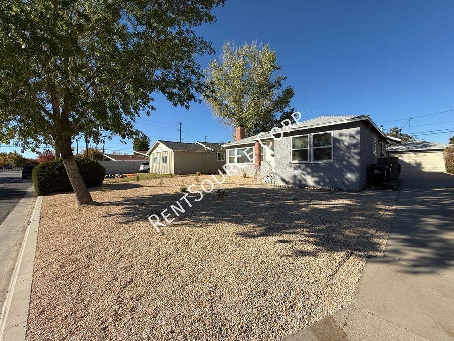 44415 Lowtree Avenue - Photo 2 of 24