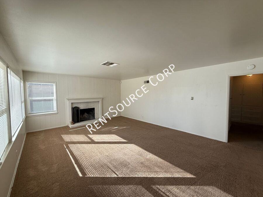 44415 Lowtree Avenue - Photo 5 of 24