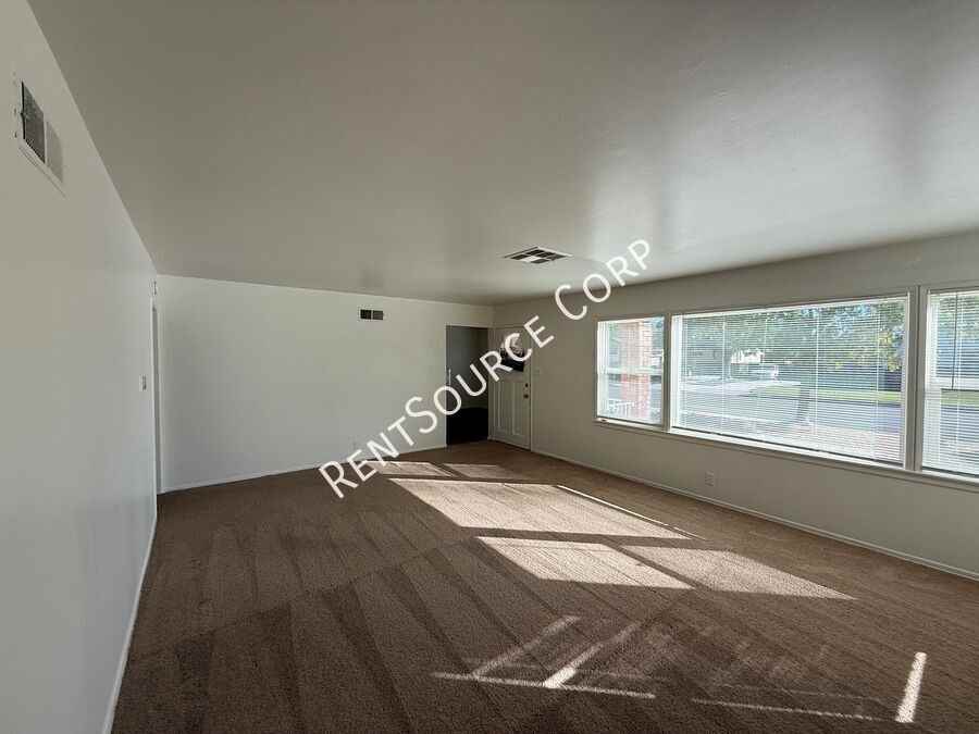 44415 Lowtree Avenue - Photo 6 of 24